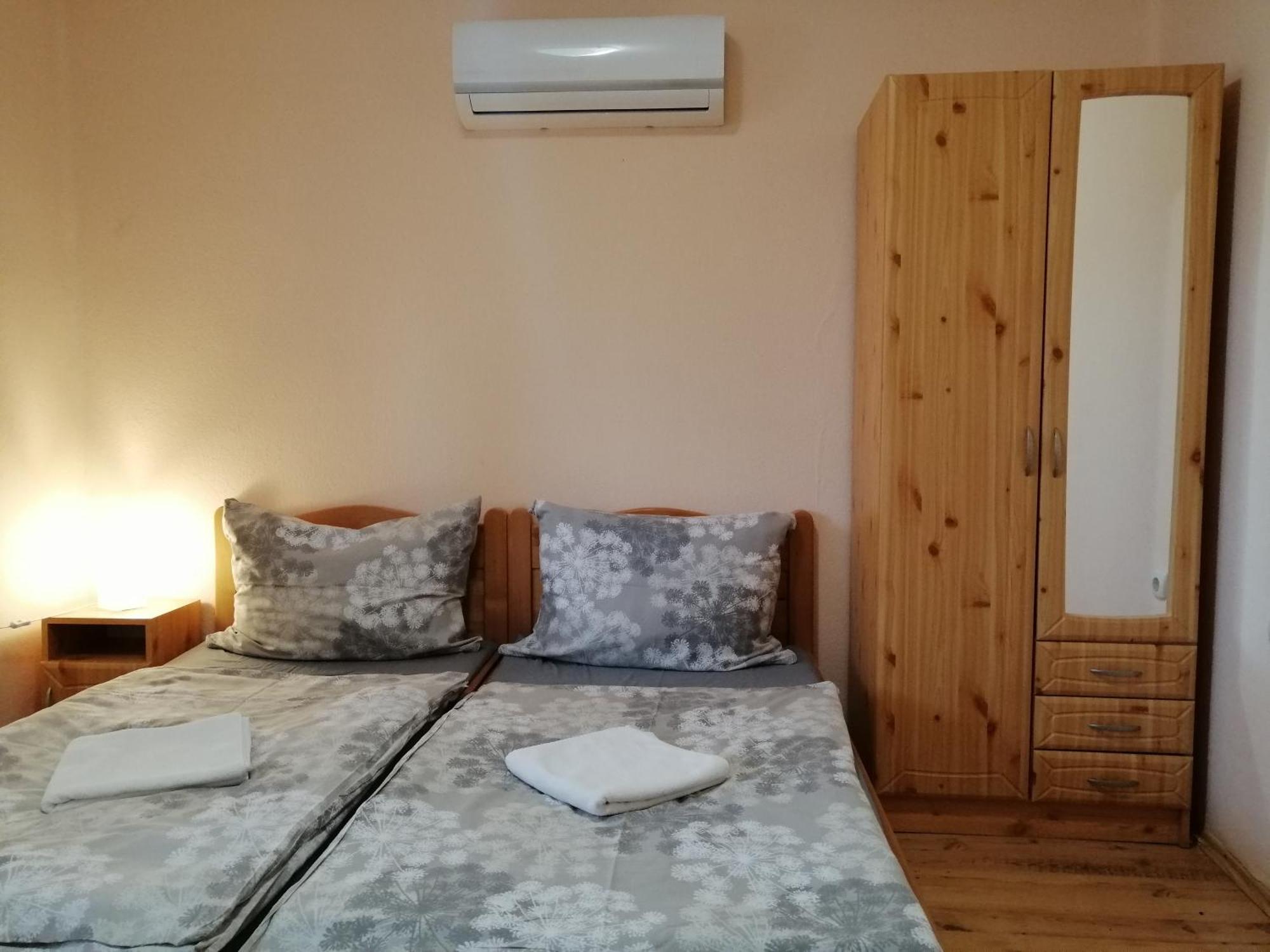 Hotel Oerveny Vendeghaz Tiszafüred Zimmer foto
