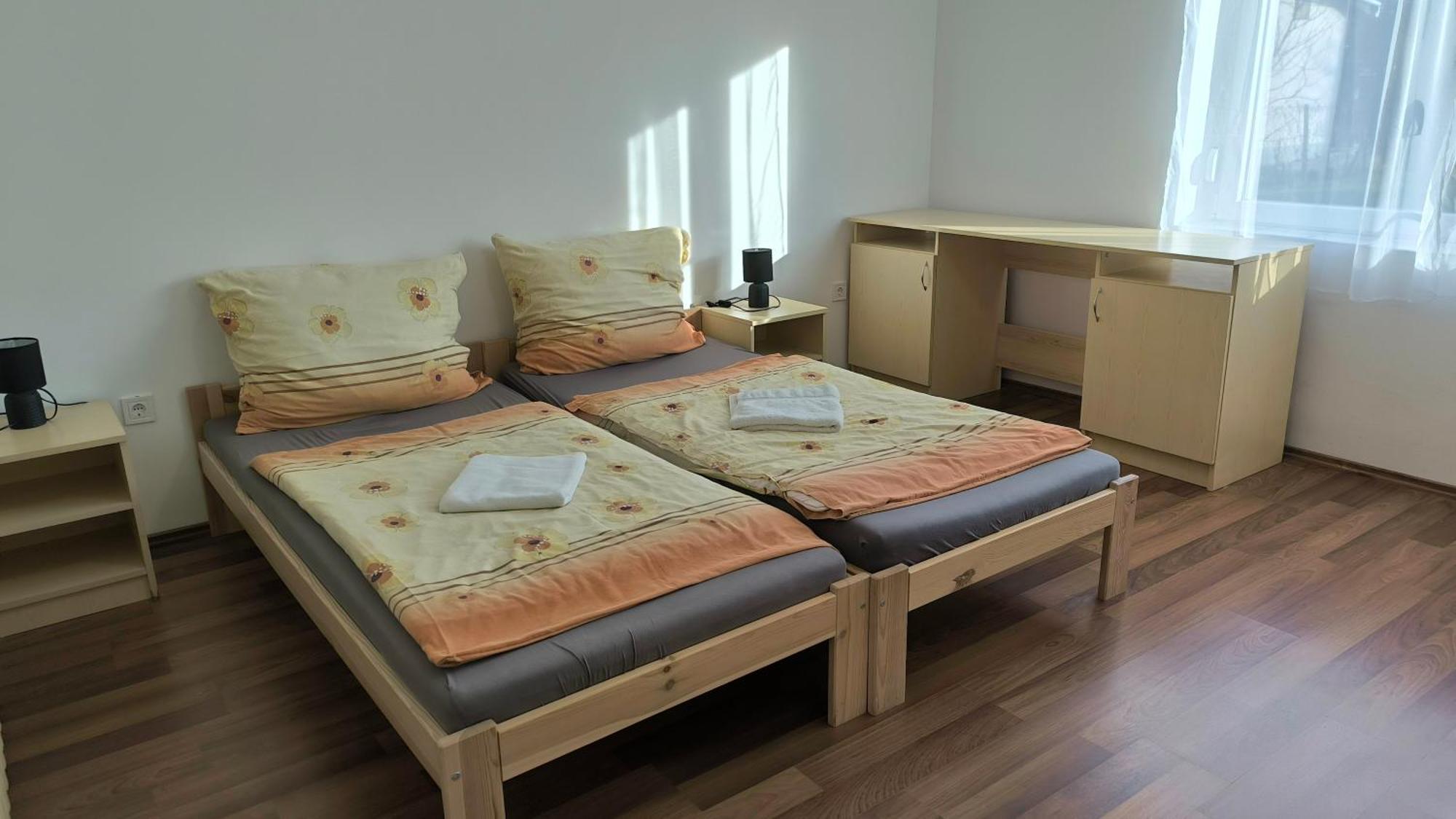 Hotel Oerveny Vendeghaz Tiszafüred Zimmer foto
