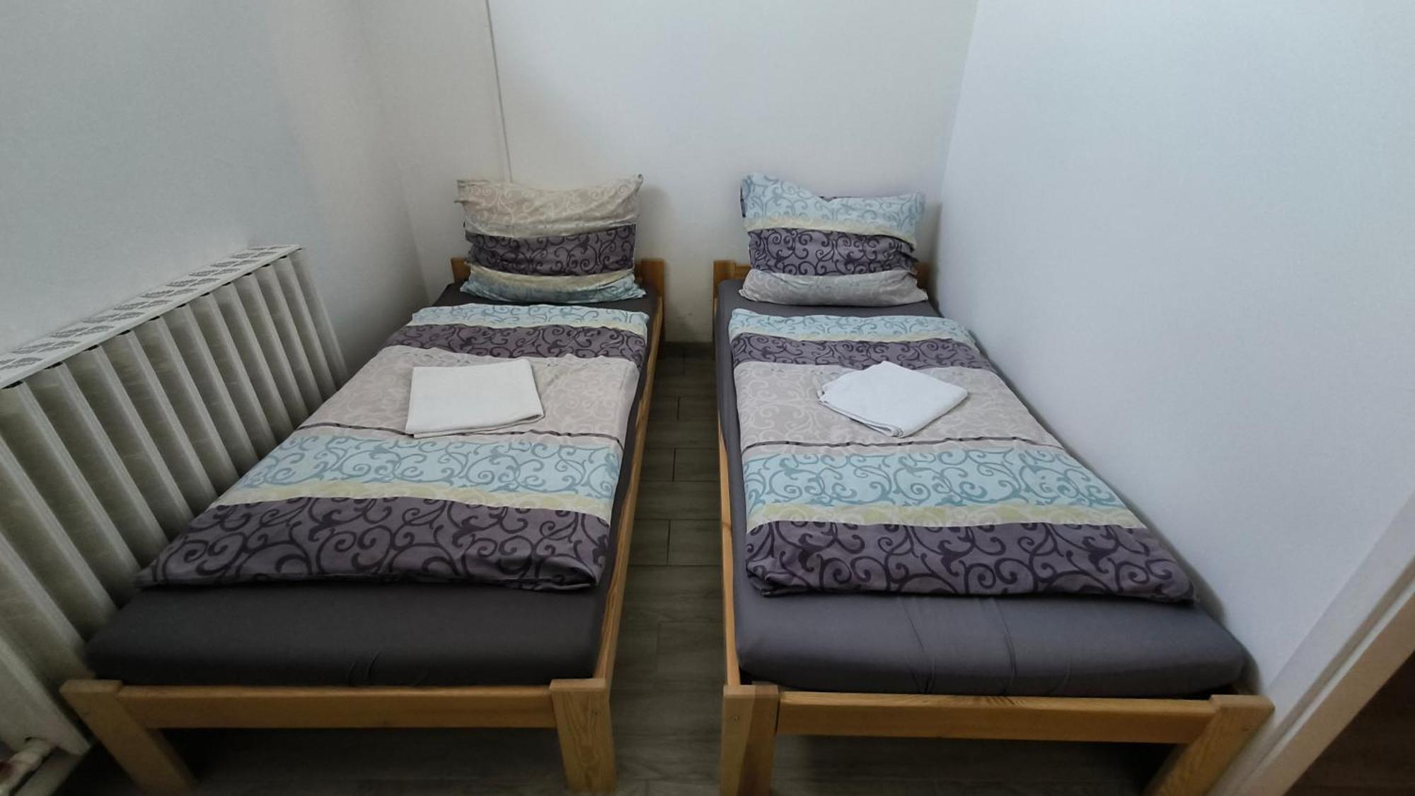 Hotel Oerveny Vendeghaz Tiszafüred Zimmer foto