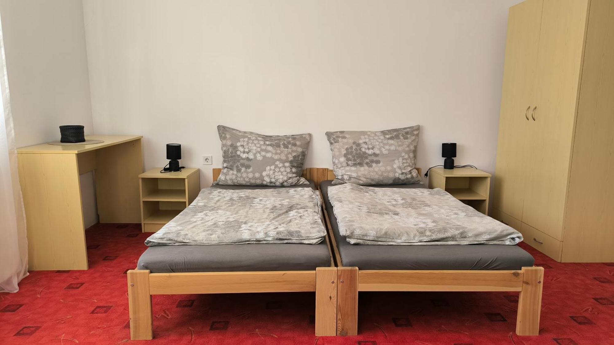 Hotel Oerveny Vendeghaz Tiszafüred Zimmer foto